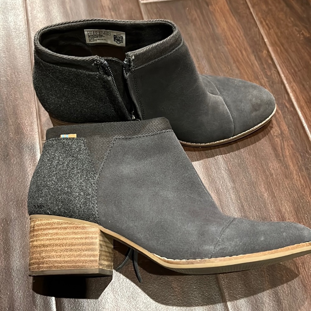 Iron grey shade/felt causal booties, gently worn
